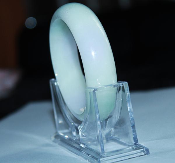 春带彩翡翠手镯