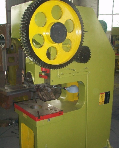 提供40吨深喉冲床-四川电动剪板机价格