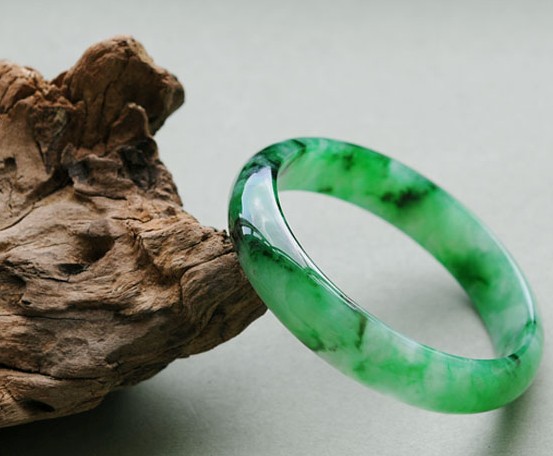 宝玉石交流，行家选翡翠十字诀